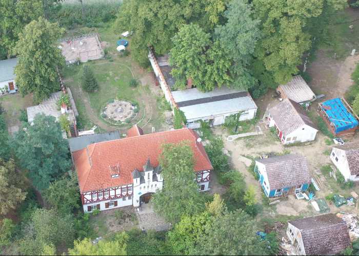 Gemeinsame Arbeiten auf dem Gelände des Bauernschloss e.V.